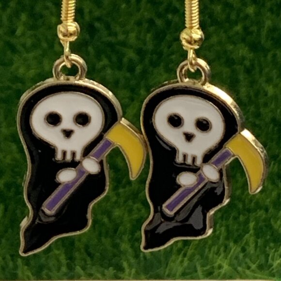 Skeleton Earring, Death Earring, Scary Movie Earring, Scare Earring, Halloween - Picture 1 of 4